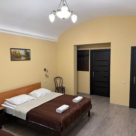 Tsisar Bankir Hotel Lwów Zewnętrze zdjęcie