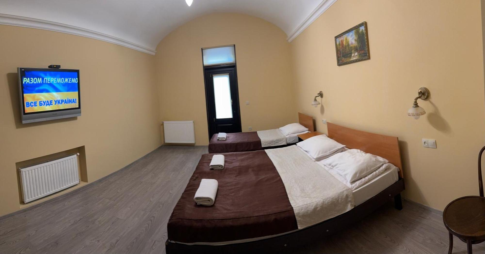 Tsisar Bankir Hotel Lwów Zewnętrze zdjęcie